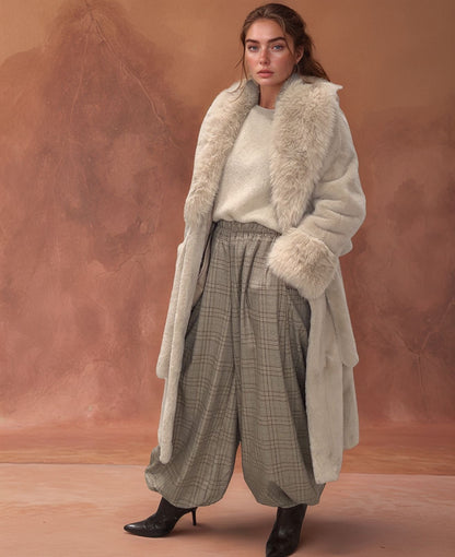 Casaco Longo em Pelo Sintético