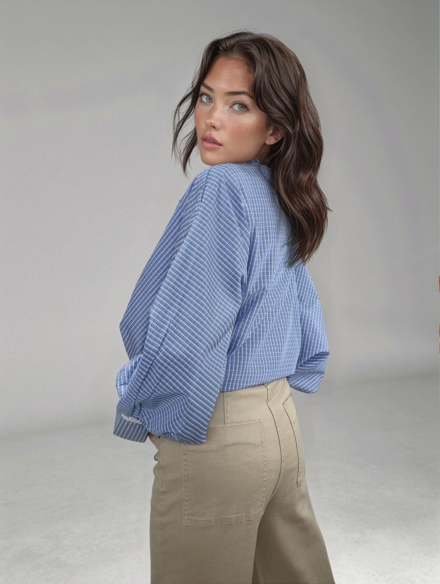 Close-up lateral das Calças Marta bege, destacando o acabamento premium da ganga com elastano.